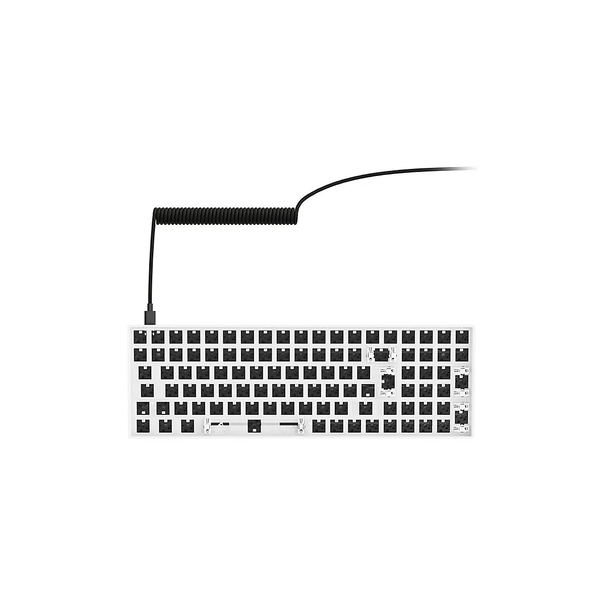Weiße, tastenlose Tastatur-Basis mit schwarzer Spiralkabel-Verbindung auf weißem Hintergrund.