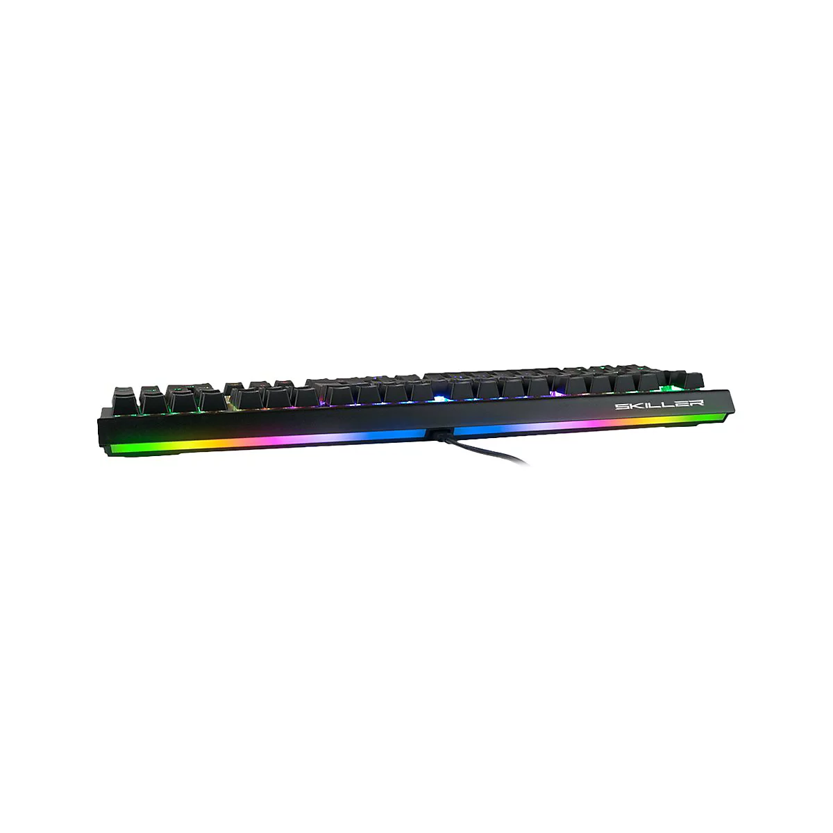 Schwarze Gaming-Tastatur mit farbiger RGB-Beleuchtung. Unter der Tastatur sind farbige Lichter zu sehen. Der Schriftzug "SKILLER" ist sichtbar.
