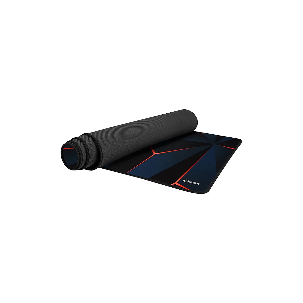 Teilweise aufgerolltes Sharkoon Gaming-Mauspad in Schwarz mit geometrischem blau-rotem Muster auf weißem Hintergrund.