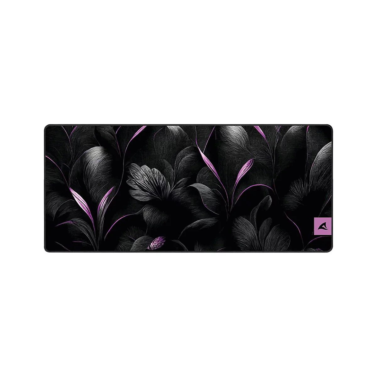 Rechteckiges Mauspad mit schwarzem, texturiertem Blattmuster und feinen violetten Akzenten, inklusive Markenlogo.