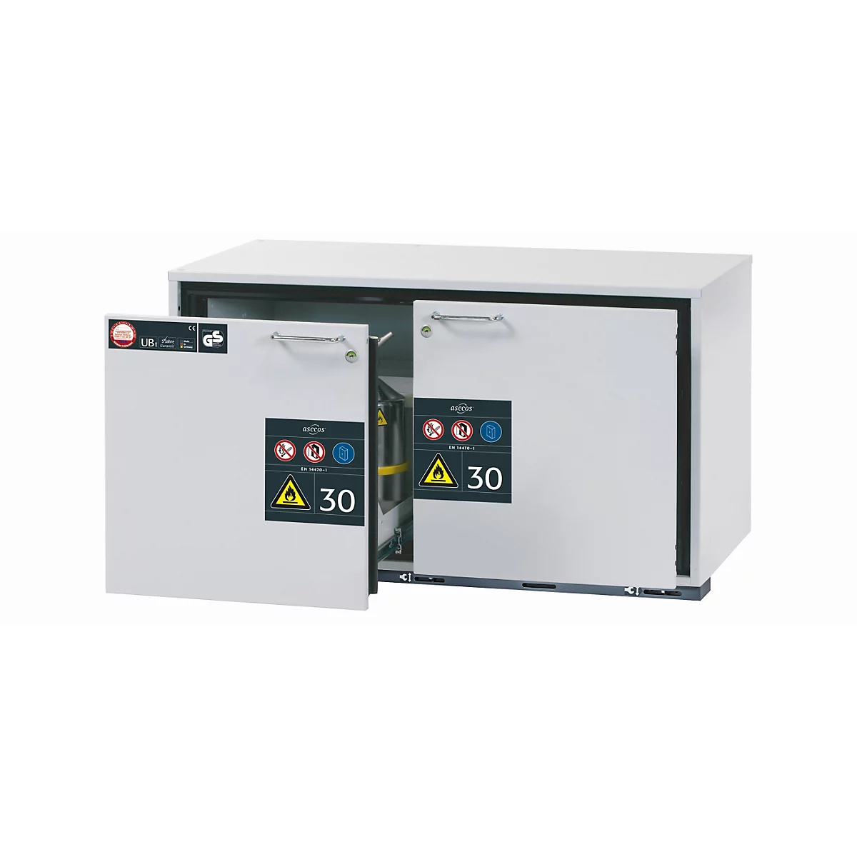 Ein weißer Schrank mit geöffneten Türen, ausgestattet mit Warnschildern. Eine Tür ist halb geöffnet.