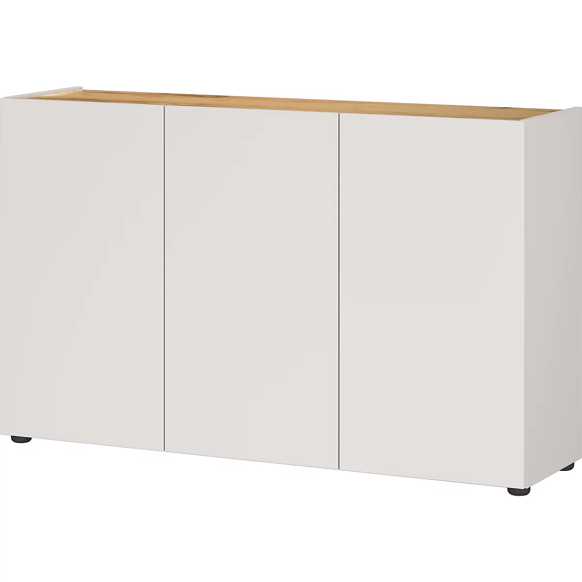 Weißes Sideboard mit drei Türen und einer Holzplatte. Auf schwarzen Füßen stehend.