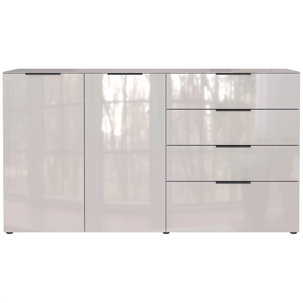 Schrank in hellem Grau mit schwarzen Griffen, zwei Türen und drei Schubladen. Fenster spiegelt sich in der glänzenden Oberfläche.