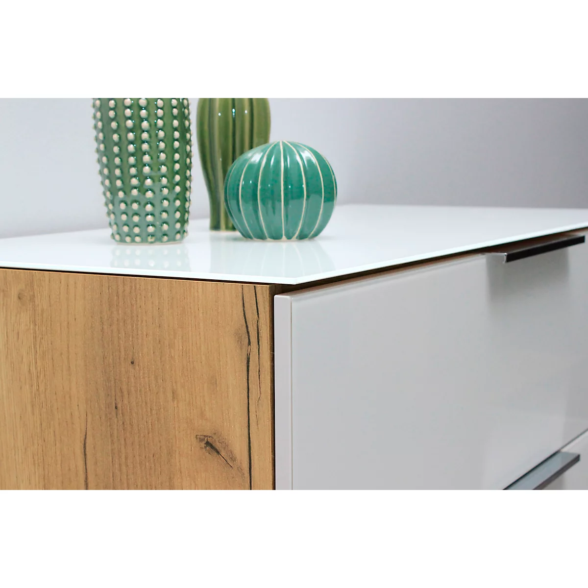 Sideboard, mit 4 Schubladen und 2 Türen, Glasfront- und auflage, B 1840 x T 420 x H 1020 mm, Navarra-Eiche/weiß
