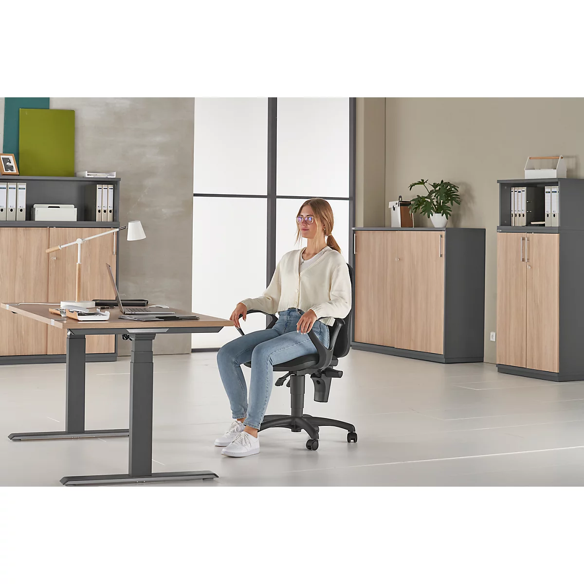 Siège de bureau - contact permanent - avec accoudoirs - dossier ergonomique - assise large - noir 