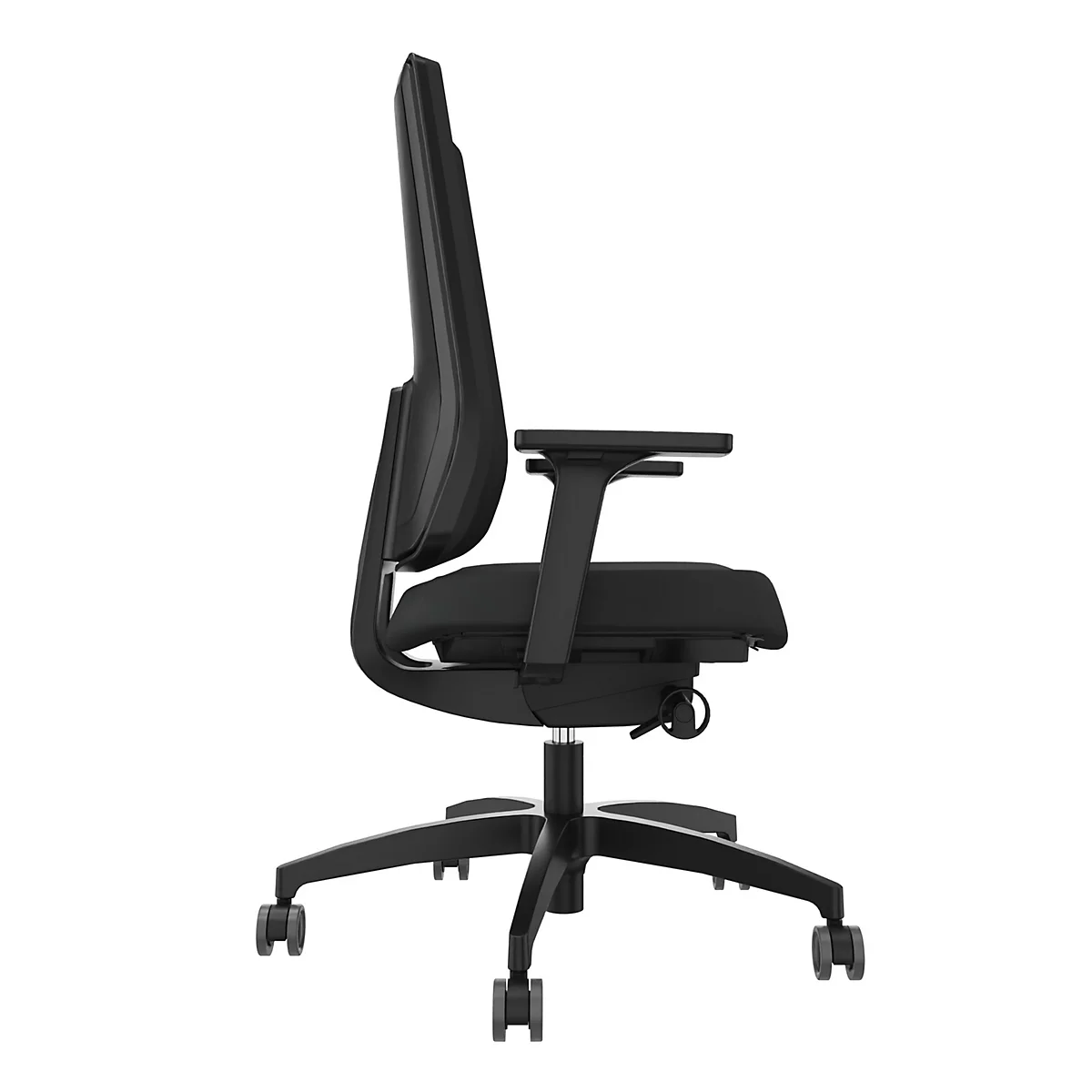 Chaise de bureau noire vue de côté. Dossier haut, accoudoirs, roulettes et ressort à gaz.