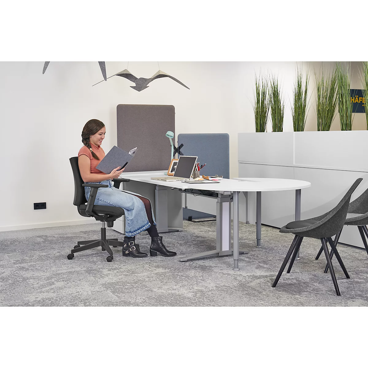 Siège de bureau NowyStyl Intrata, avec accoudoirs, mécanisme synchrone, assise profilée, noir 