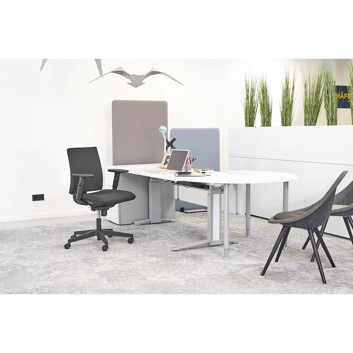 Siège de bureau NowyStyl Intrata, avec accoudoirs, mécanisme synchrone, assise profilée, noir 