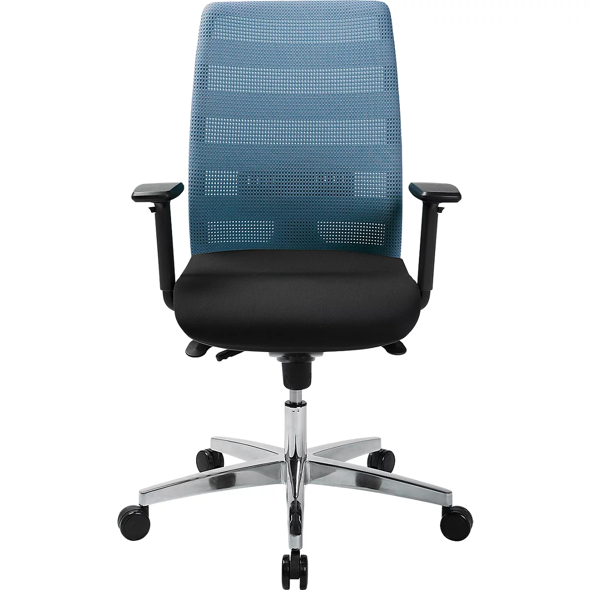 Chaise de bureau avec dossier en maille bleu, assise noire, accoudoirs et base chromée.