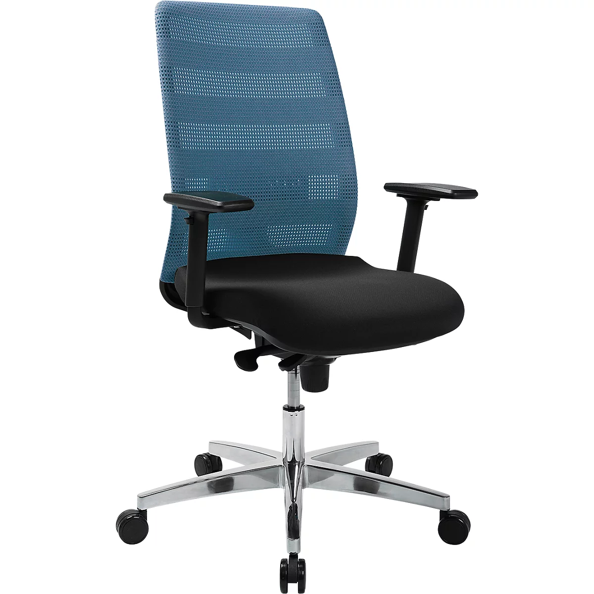Chaise de bureau avec dossier en maille bleue, assise et accoudoirs noirs, cadre argenté et roulettes.