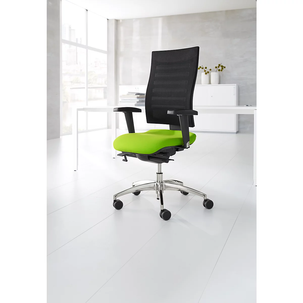 Siège de bureau SSI PROLINE S3 - synchrone - avec accoudoirs - dossier 3D en filet - assise spéciale soutien du bassin - vert pomme/noir - Schäfer Shop Select