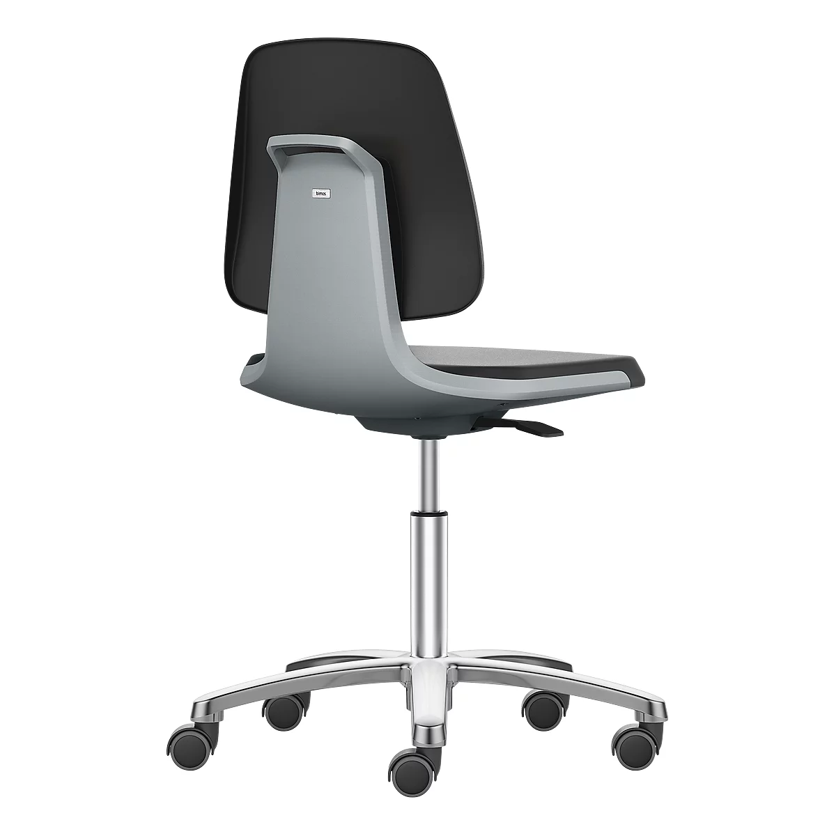 Chaise de bureau vue de dos. Dossier noir, assise et cadre gris. Cinq roulettes aux pieds.