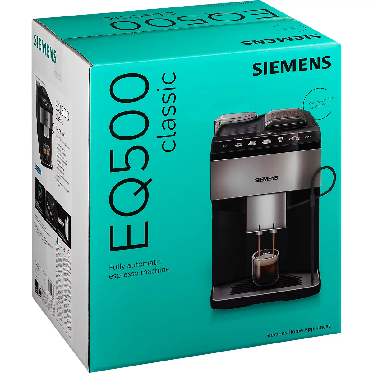 Eine Siemens EQ500 Classic Kaffeemaschine mit einer Tasse Kaffee. Auf der Verpackung steht "EQ500 classic".