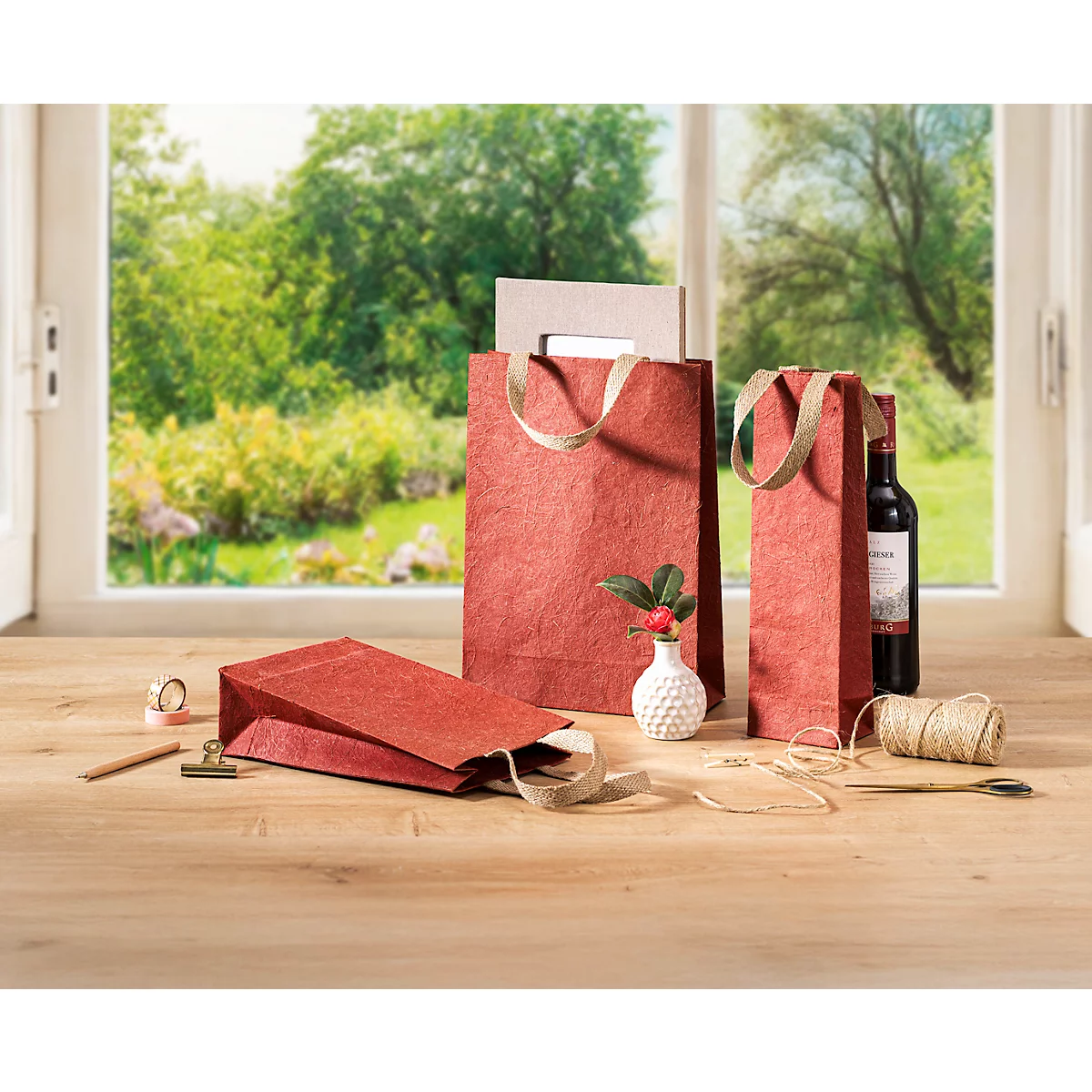Sigel Geschenktüte Red Coco, Grösse S, mit Bodeneinlage und breiten Jutegriffen, L 80 x B 190 x H 280 mm, Jutefaserpapier, rot, 5 Stück