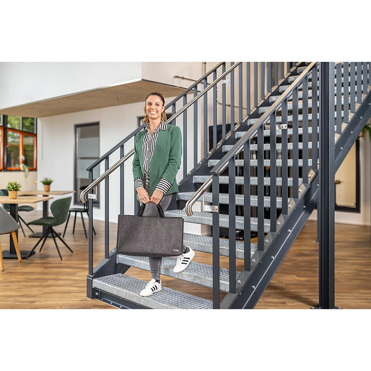 Sigel sacoche pour ordinateur portable Desk Sharing Bag Basic L, pour 1 ordinateur portable jusqu'à 17,3″, feutre synthétique, gris foncé