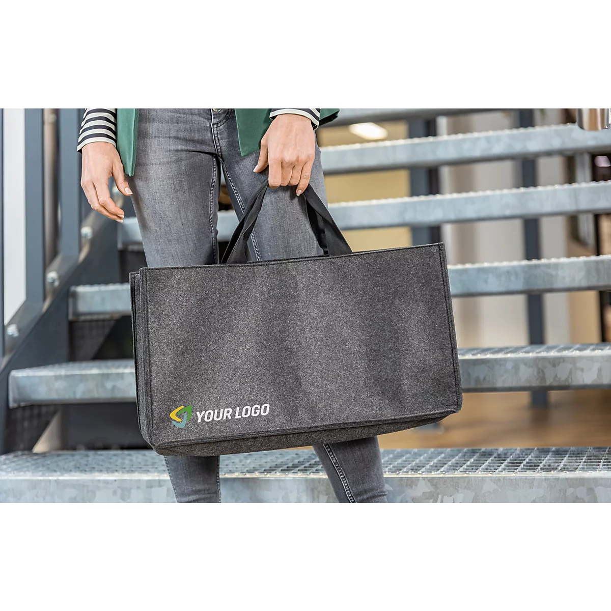 Sigel sacoche pour ordinateur portable Desk Sharing Bag Basic L, pour 1 ordinateur portable jusqu'à 17,3″, feutre synthétique, gris foncé