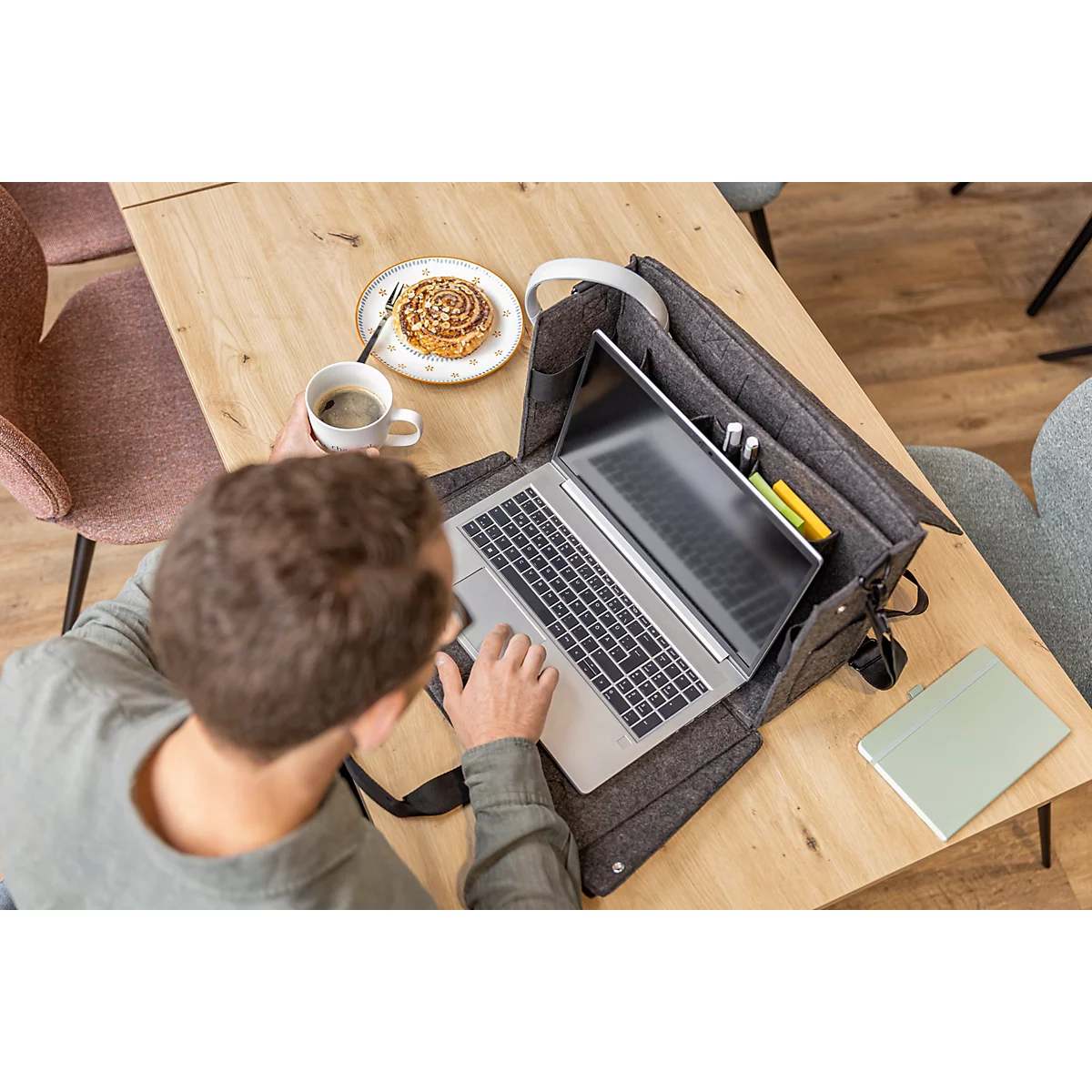 Sigel sacoche pour ordinateur portable Desk Sharing Bag Workspace M/L, pour 1 ordinateur portable jusqu'à 16″, feutre synthétique, gris foncé
