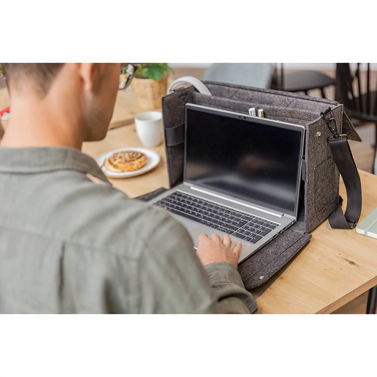 Sigel sacoche pour ordinateur portable Desk Sharing Bag Workspace M/L, pour 1 ordinateur portable jusqu'à 16″, feutre synthétique, gris foncé