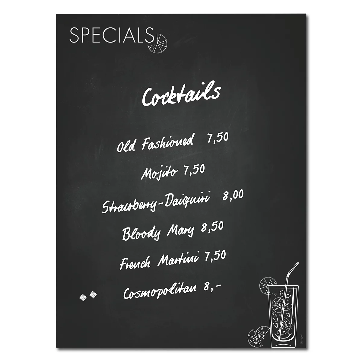 Zwart schoolbord met witte letters "Specials" en cocktailmenu: Old Fashioned, Mojito, Strawberry-Daiquiri, Bloody Mary, French Martini en Cosmopolitan.