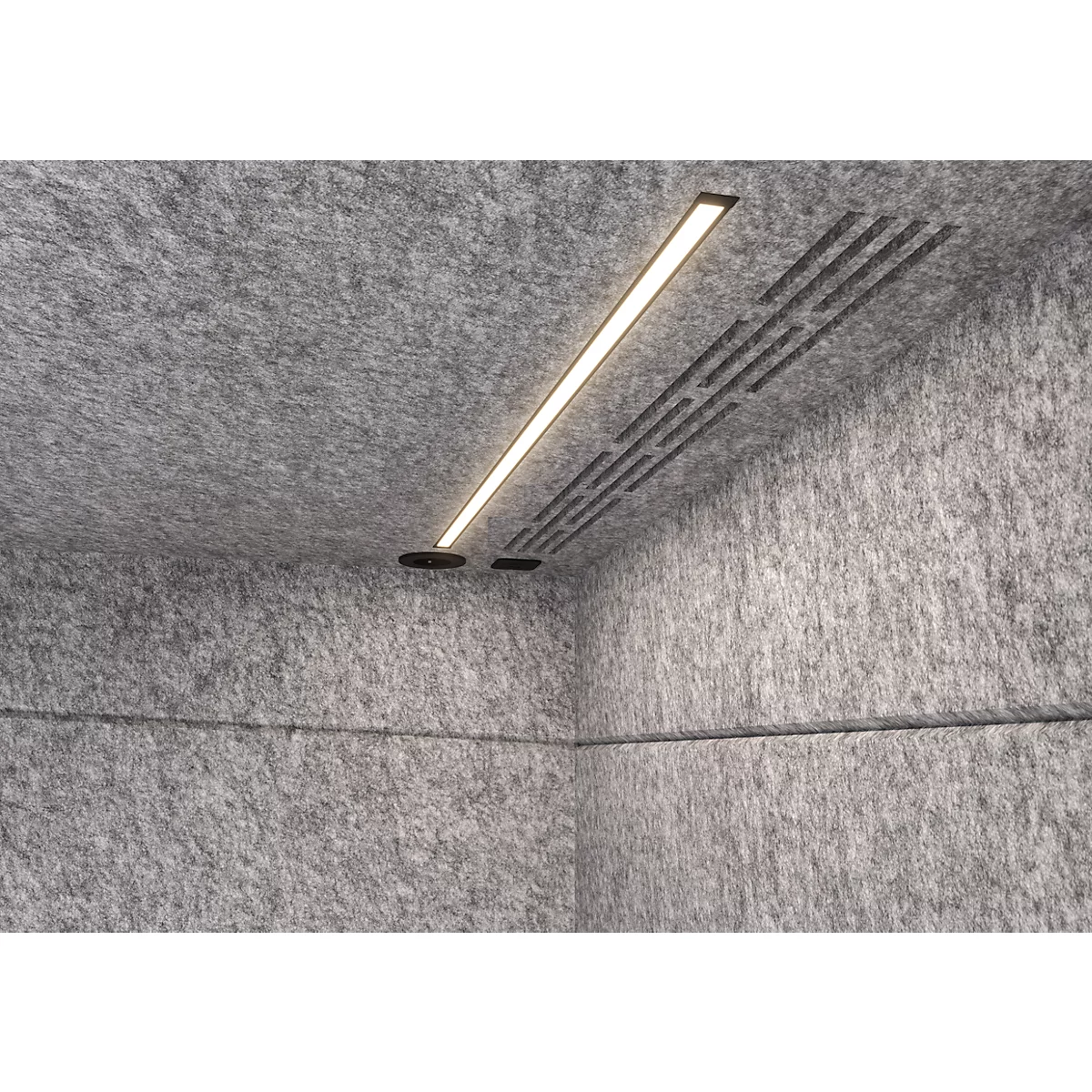 Grijze getextureerde muren, plafondverlichting.