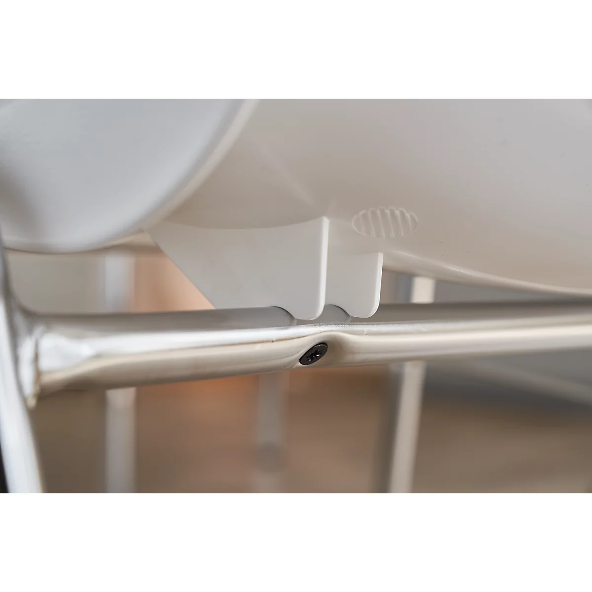 Silla de carcasa Beta, apilable, ancho 400 x fondo 420 x alto 460 mm, base cromada, blanco