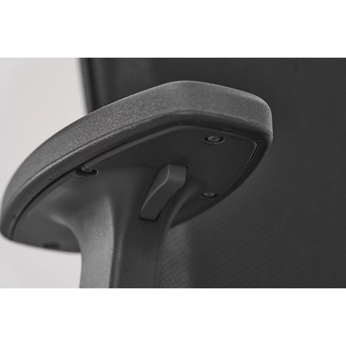 Silla de oficina Giroflex 353, con reposabrazos, mecanismo autosincrónico, asiento contorneado, respaldo de malla 3D, negro/negro