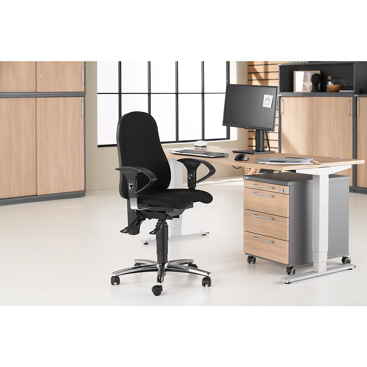 Silla de oficina Topstar SENSUM, contacto permanente, con reposabrazos, apoyo lumbar, asiento ortopédico 3D, negra