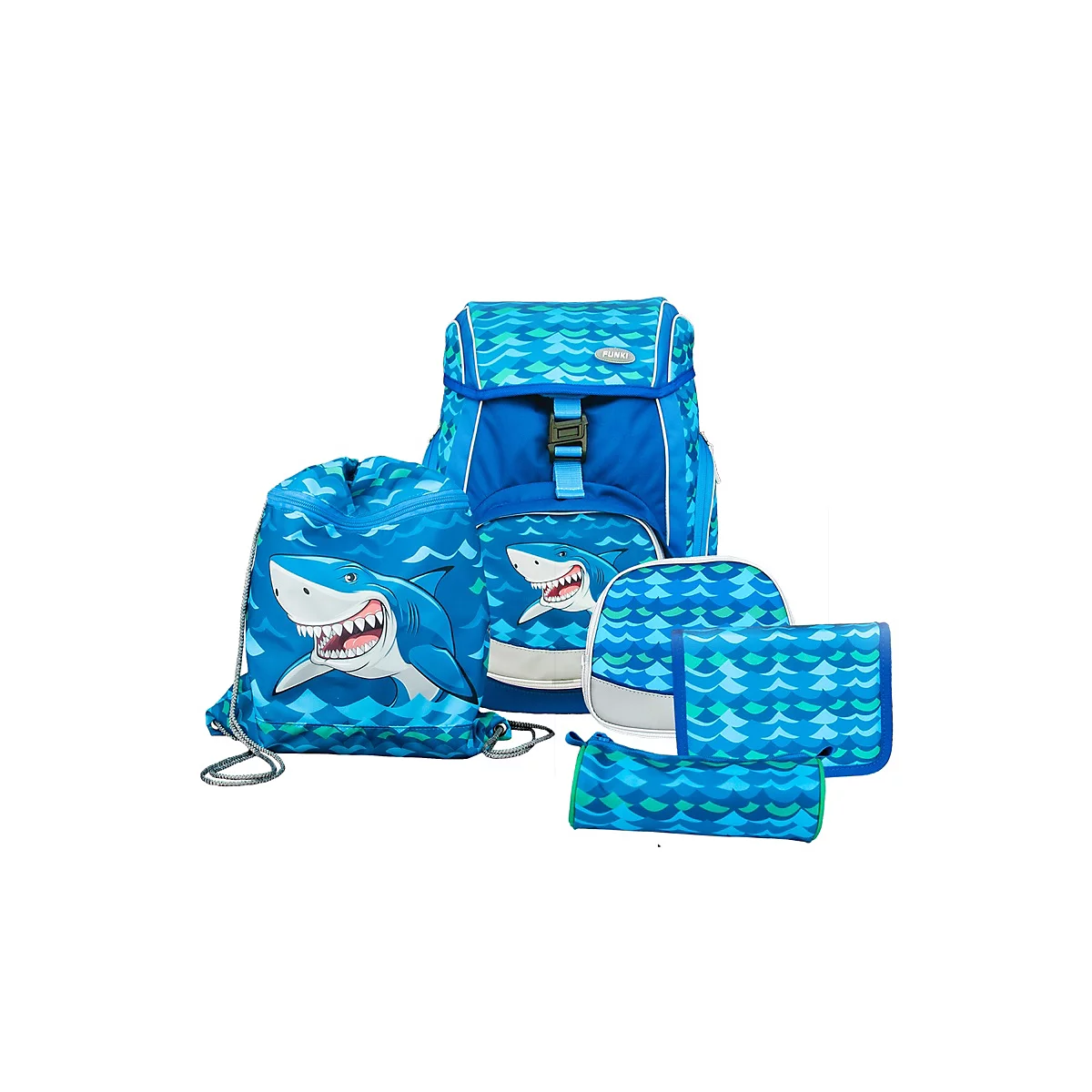 Ensemble de sacs d'école sur le thème des requins bleus : sac à dos, sac de sport, trousse, boîte à lunch et trousse. Motif ondulé en turquoise. Un requin souriant orne les articles.