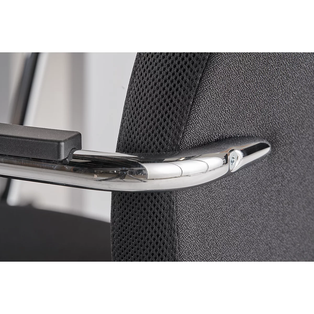 Sledestoel, B 470 x D 470 x H 427 mm, incl. armleuningen, stapelbaar tot 3 stuks, gestoffeerd &amp; met stoffen bekleding, zwart