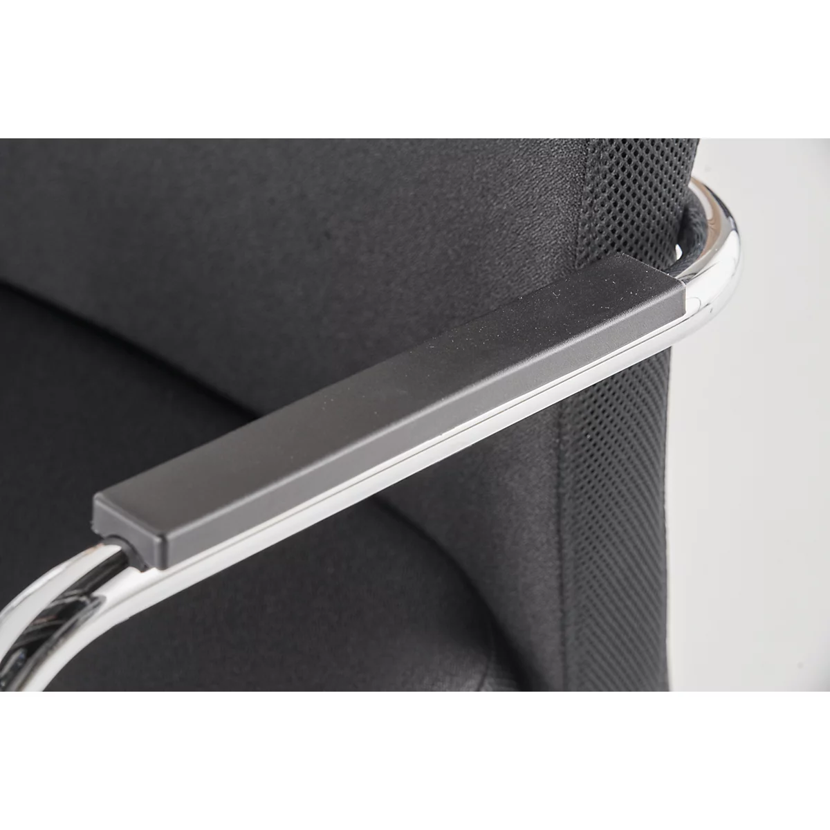 Sledestoel, B 470 x D 470 x H 427 mm, incl. armleuningen, stapelbaar tot 3 stuks, gestoffeerd &amp; met stoffen bekleding, zwart