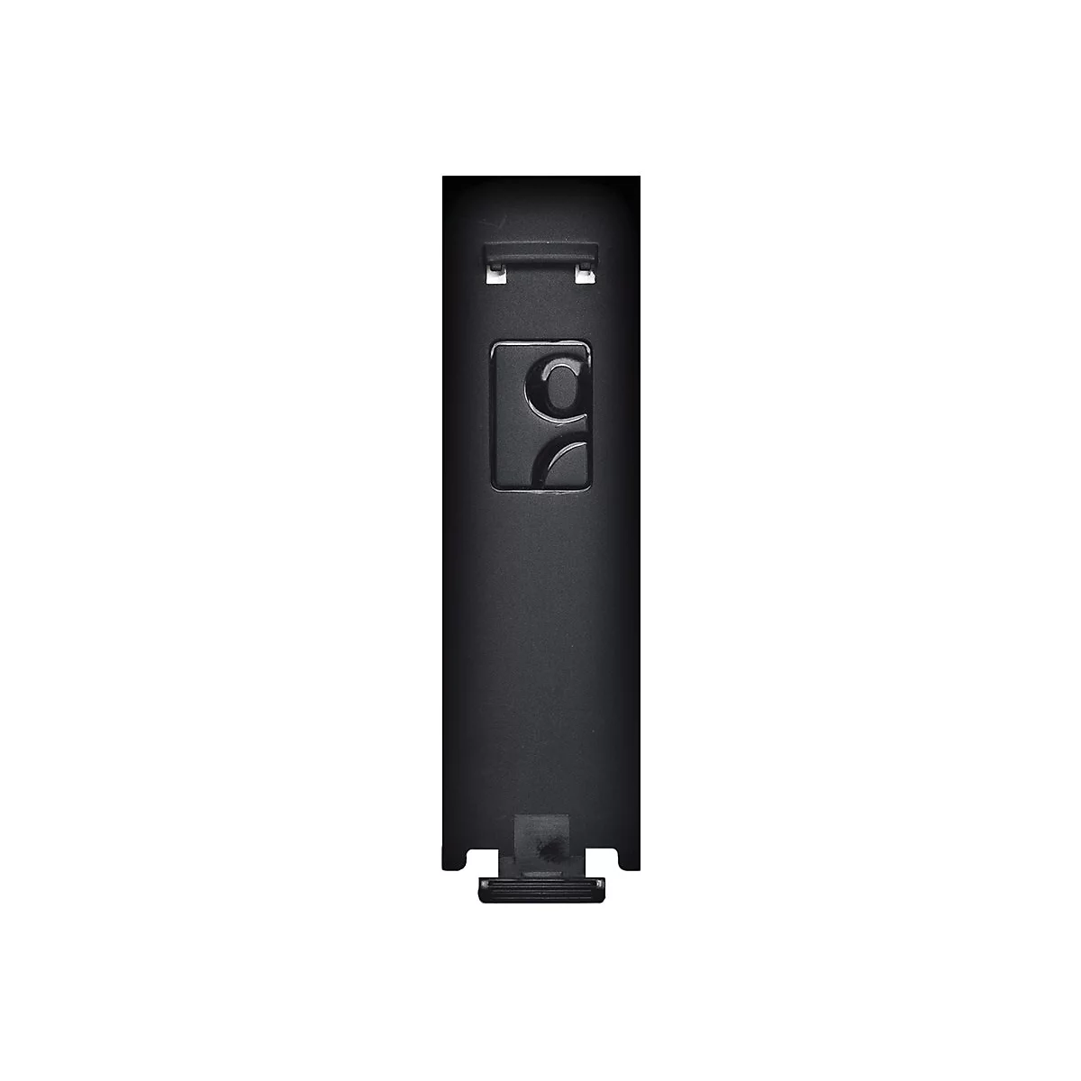 Schwarzes, längliches Objekt mit quadratischen Aussparungen und einem geprägten Design in der Mitte, auf weißem Hintergrund.