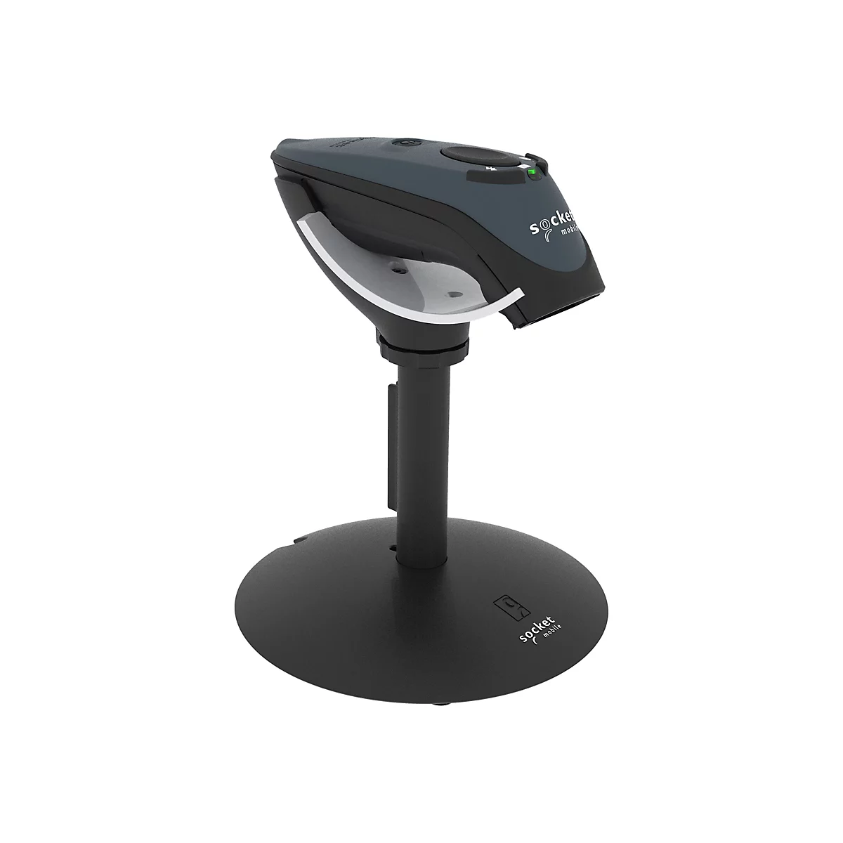 Ein Barcode-Scanner auf einem Ständer. Der Scanner ist dunkelgrau, hat einen geschwungenen weißen Träger und das Logo "socket mobile".
