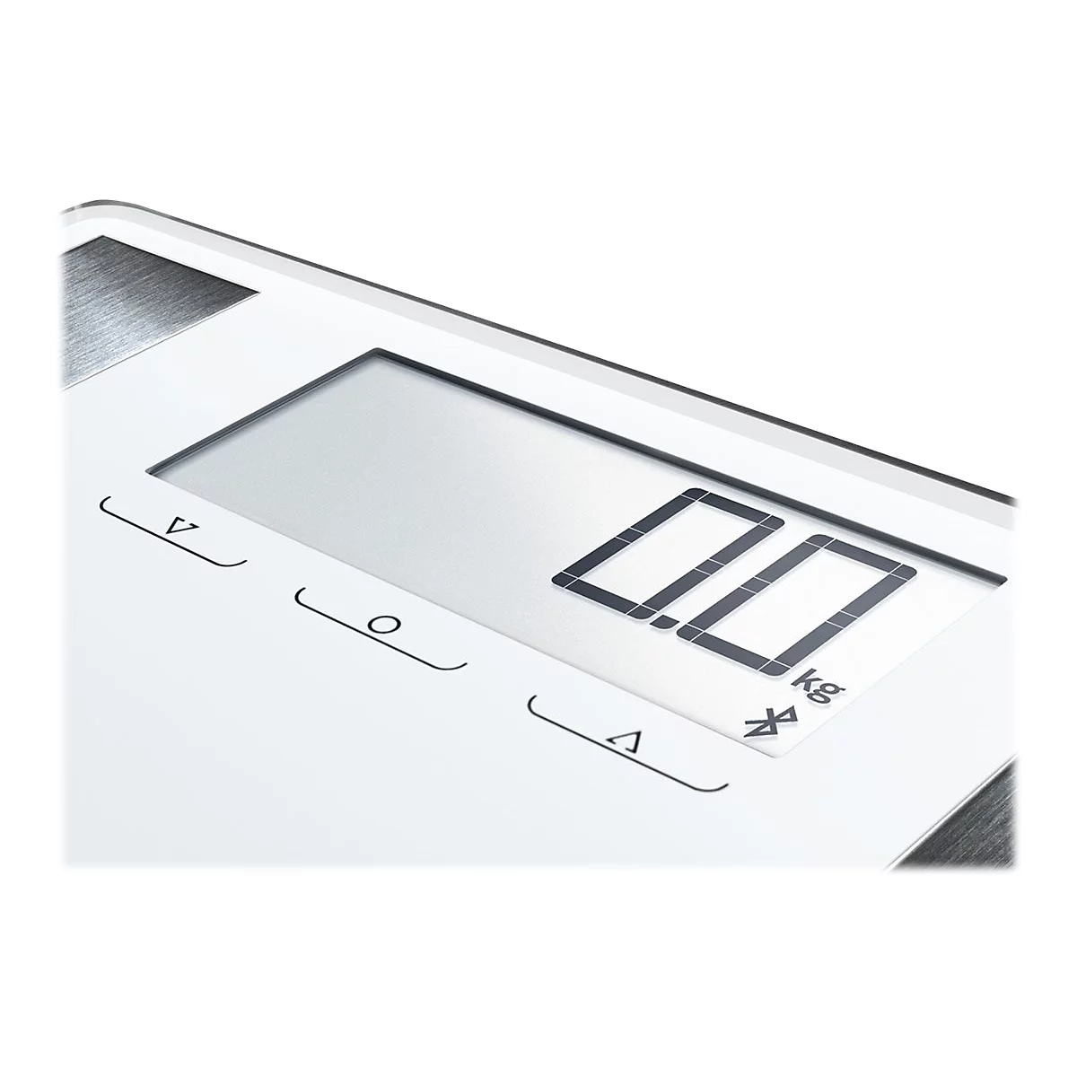 Nahaufnahme des digitalen Displays einer weißen Personenwaage mit 0,0 kg Anzeige und Bluetooth-Symbol.
