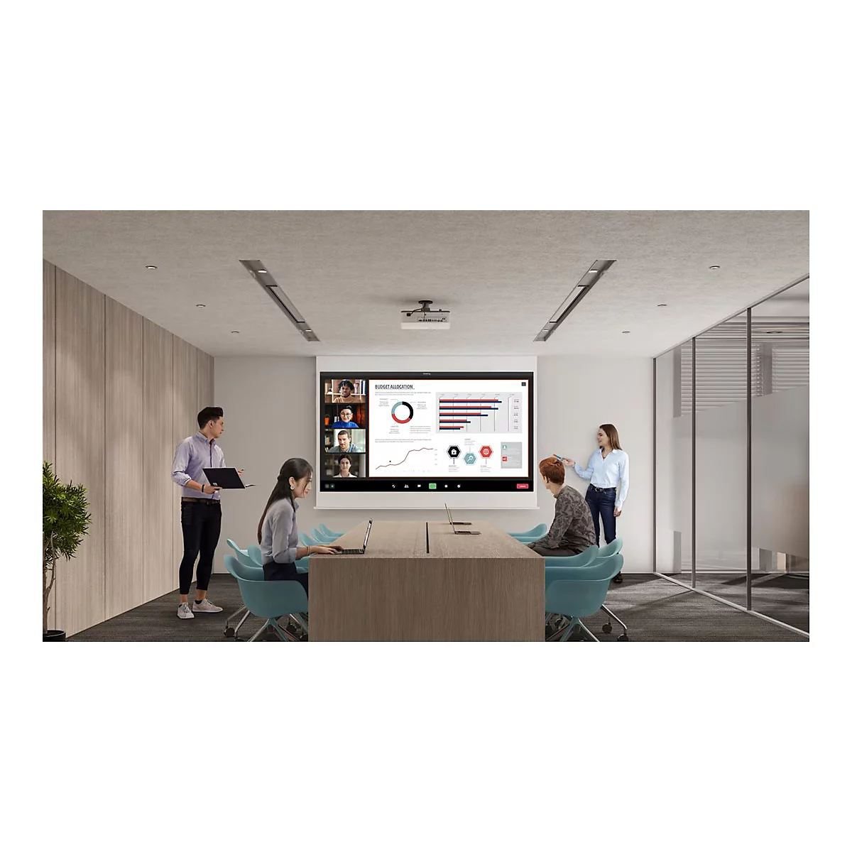 Ein Team bespricht sich in einem Konferenzraum per Videoanruf. Auf der Leinwand sind Diagramme und Teilnehmer zu sehen.