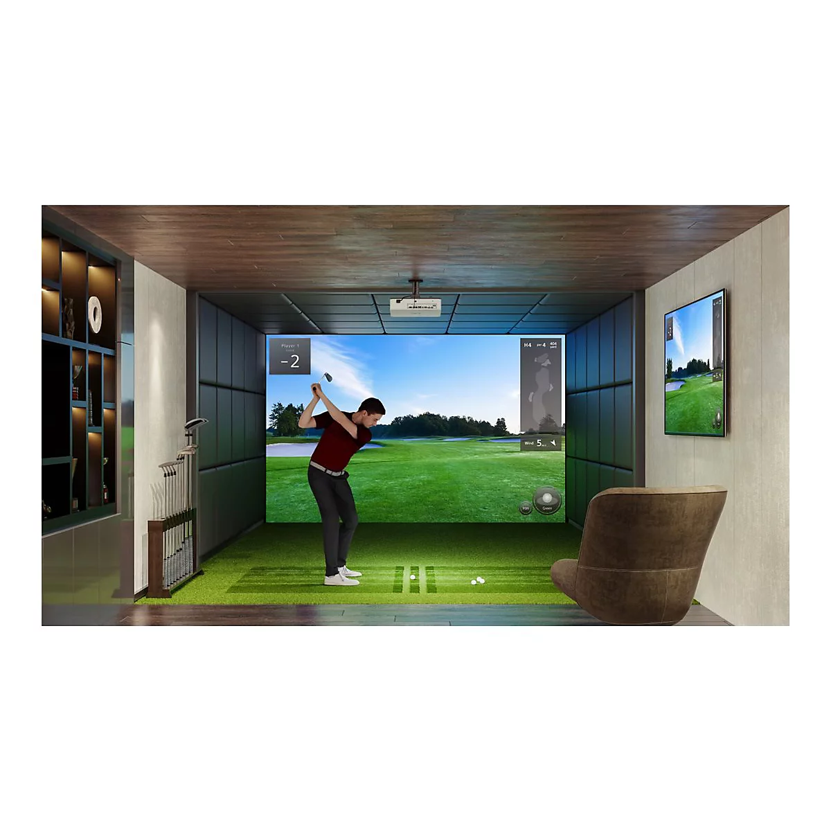 Mann schwingt Golfschläger in Indoor-Golfanlage. Bildschirm mit Golfplatz. Nebenstühle.