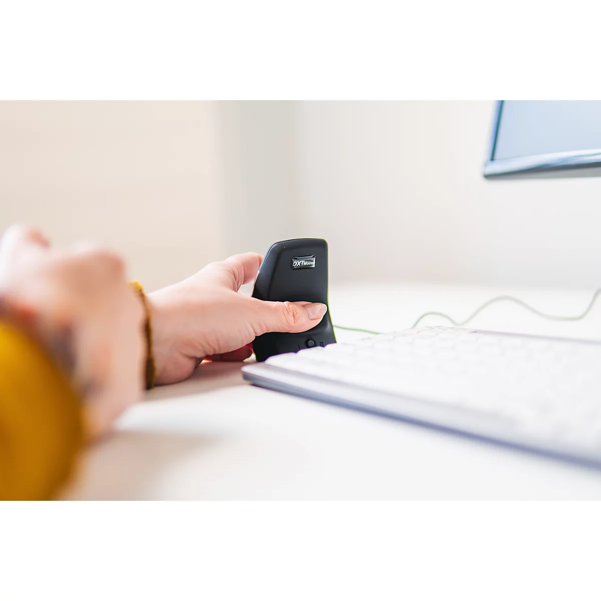 Souris de précision BakkerElkhuizen DXT 2, filaire, quatre niveaux de DPI (500, 1000, 1500, 2000), capteur laser, plug &amp; play, ergonomique, pour droitiers et gauchers, L 45 x H 81 x P 56 mm, gris/argenté