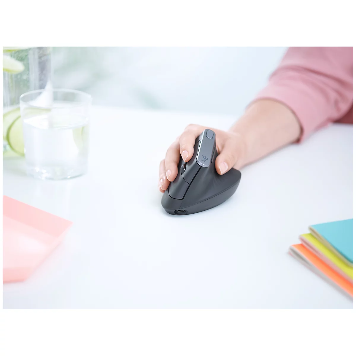 Souris verticale MX Logitech, optique, BT/câble, 6 touches, 4000 dpi, ergonomique, gris graphite