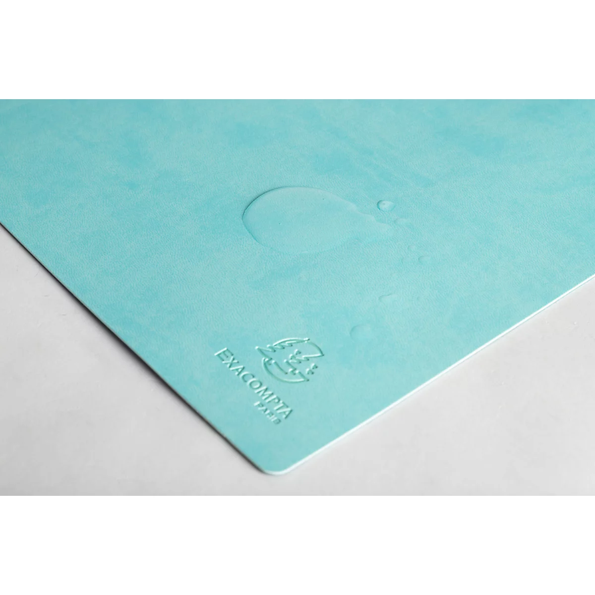 Papier bleu clair avec des taches d'eau et le logo EXACOMPTA.