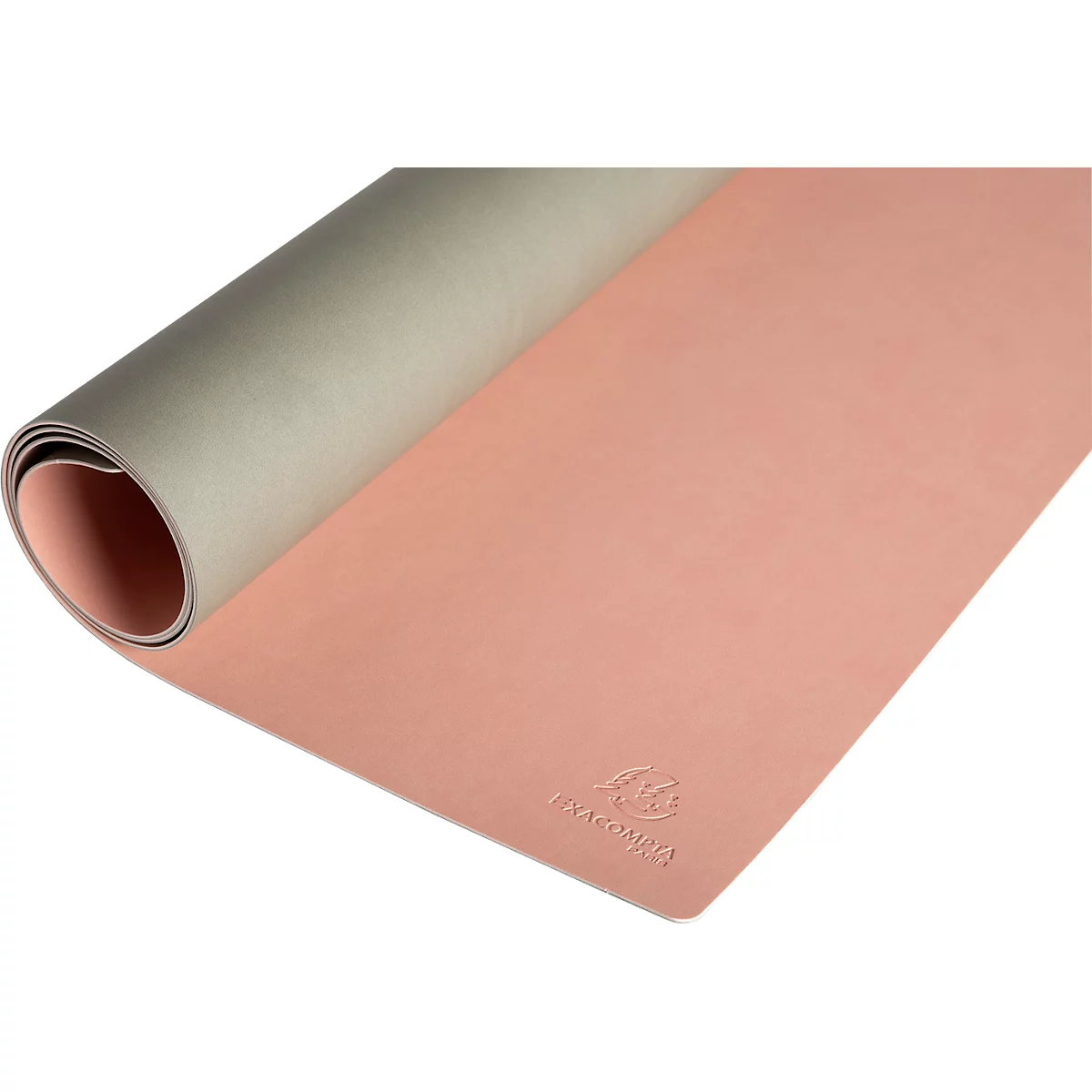 Tapis de yoga rose clair, partiellement enroulé, avec dessous gris clair. Logo en relief en bas à droite.