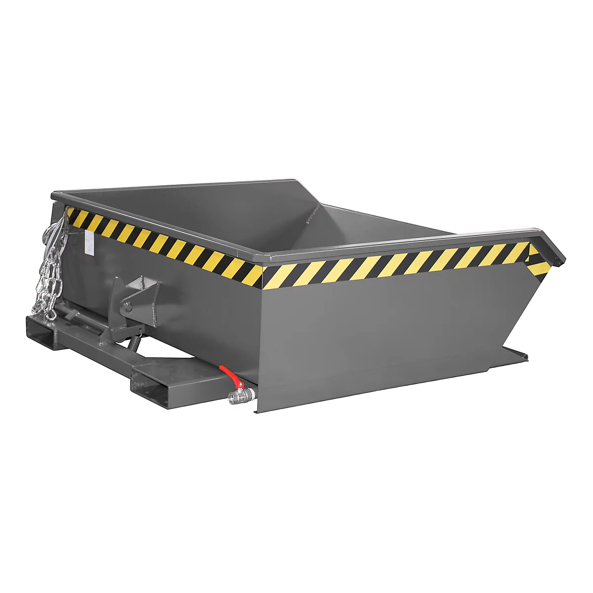 Graue Mulde auf Paletten mit gelb-schwarzer Warnmarkierung. Ketten und Hebel zum Kippen, sowie ein roter Hahn.