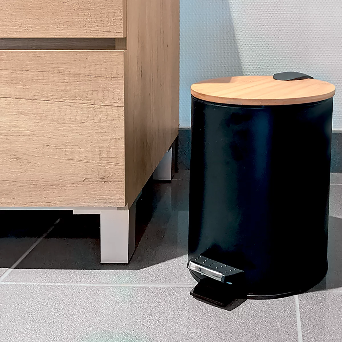SPIRELLA Poubelle à pédale ADONIS, capacité 5L, mécanisme d'abaissement, pédale, poignée, ø 205 x H 255 noir