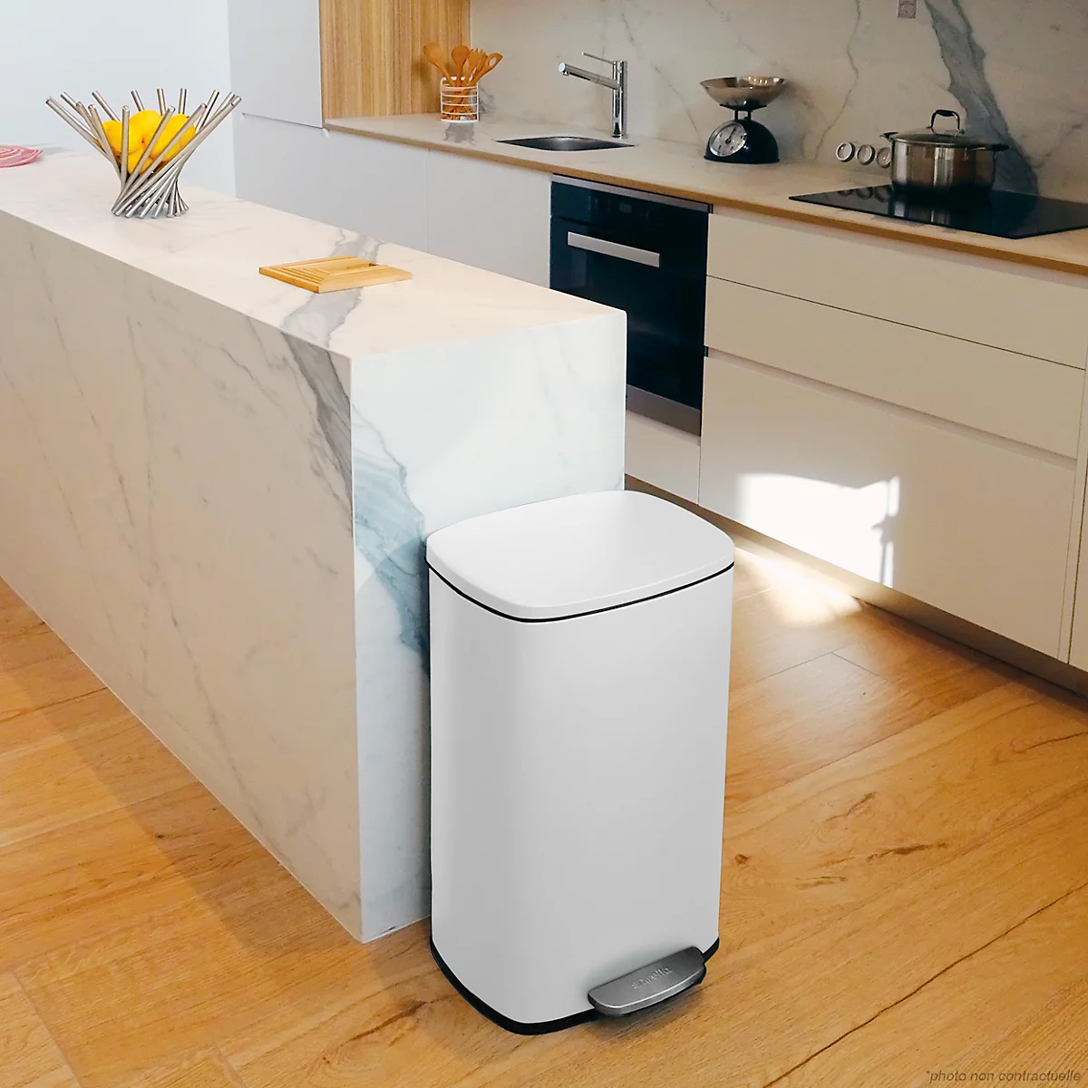 SPIRELLA Poubelle à pédale AKIRA, 30 litres, mécanisme à pédale, L 343 x l 235 x H 629 mm, blanc
