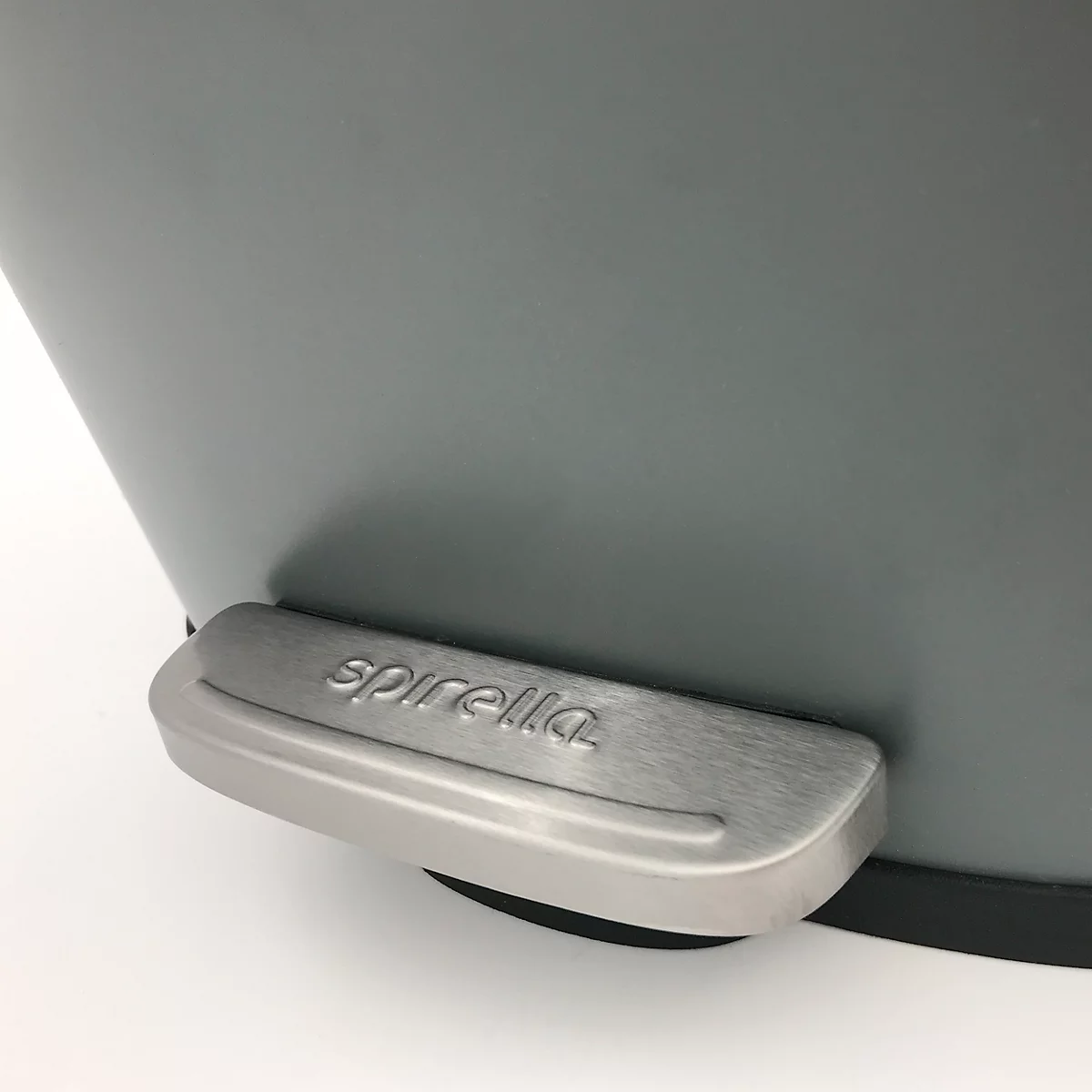 SPIRELLA Poubelle à pédale AKIRA, 30 litres, mécanisme à pédale, L 343 x l 235 x H 629 mm, gris