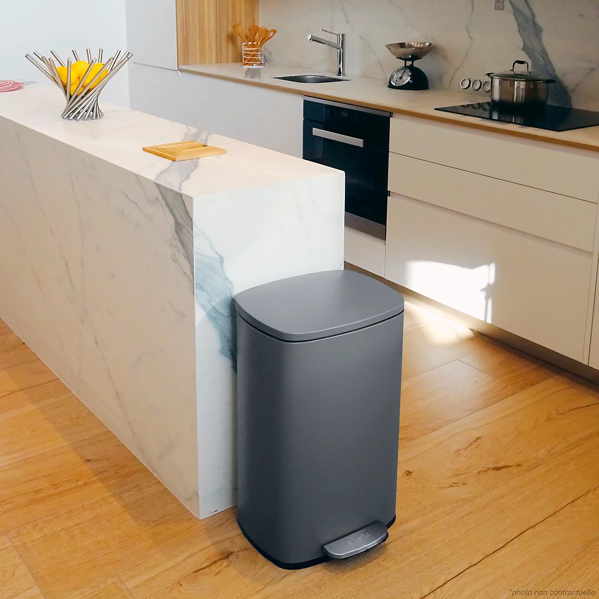 SPIRELLA Poubelle à pédale AKIRA, 30 litres, mécanisme à pédale, L 343 x l 235 x H 629 mm, gris