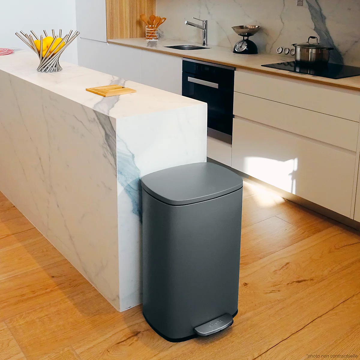 SPIRELLA Poubelle à pédale AKIRA, 50 litres, mécanisme à pédale, L 297 x L 427 x H 643 mm, gris