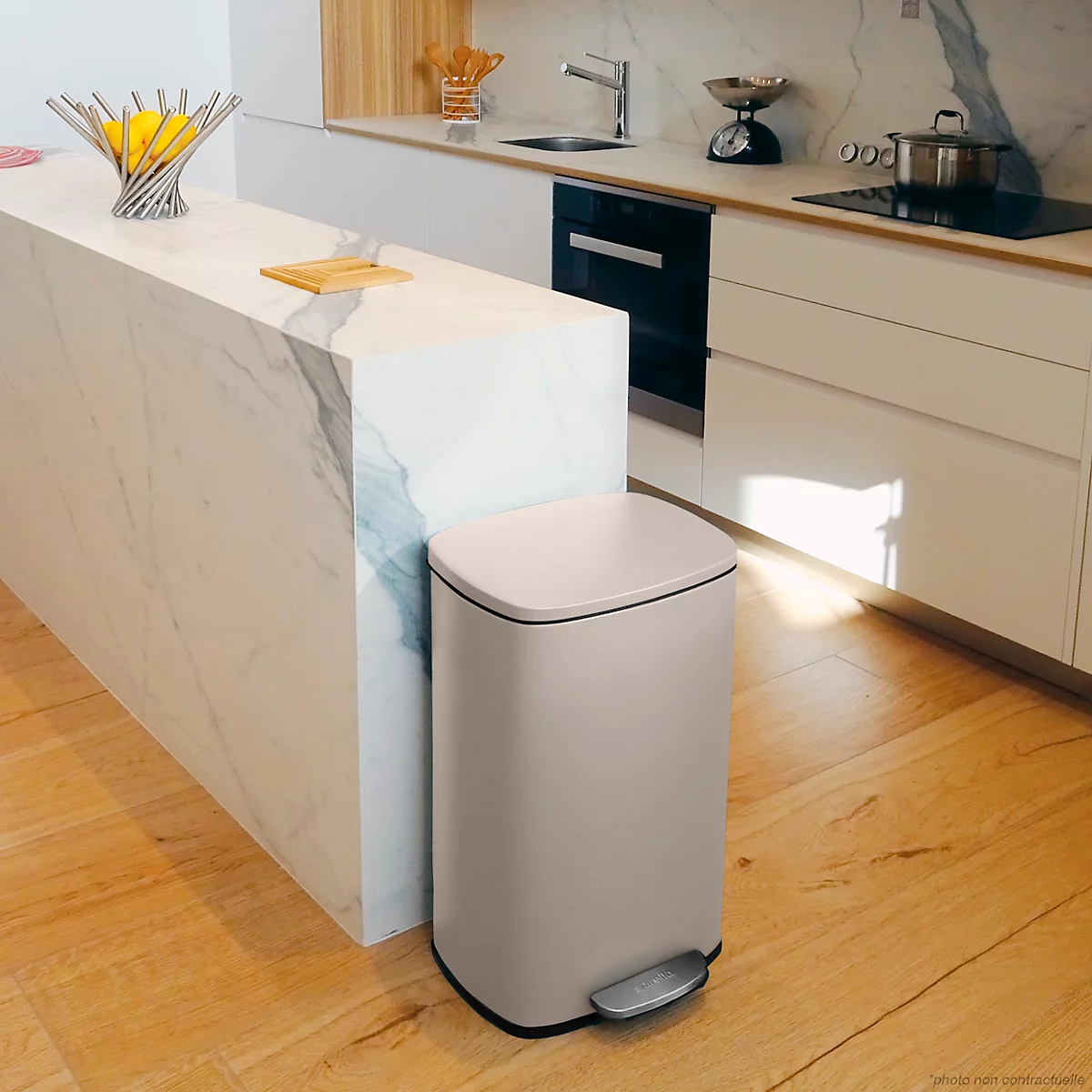 SPIRELLA Poubelle à pédale AKIRA, 50 litres, mécanisme à pédale, L 297 x L 427 x H 643 mm, taupe