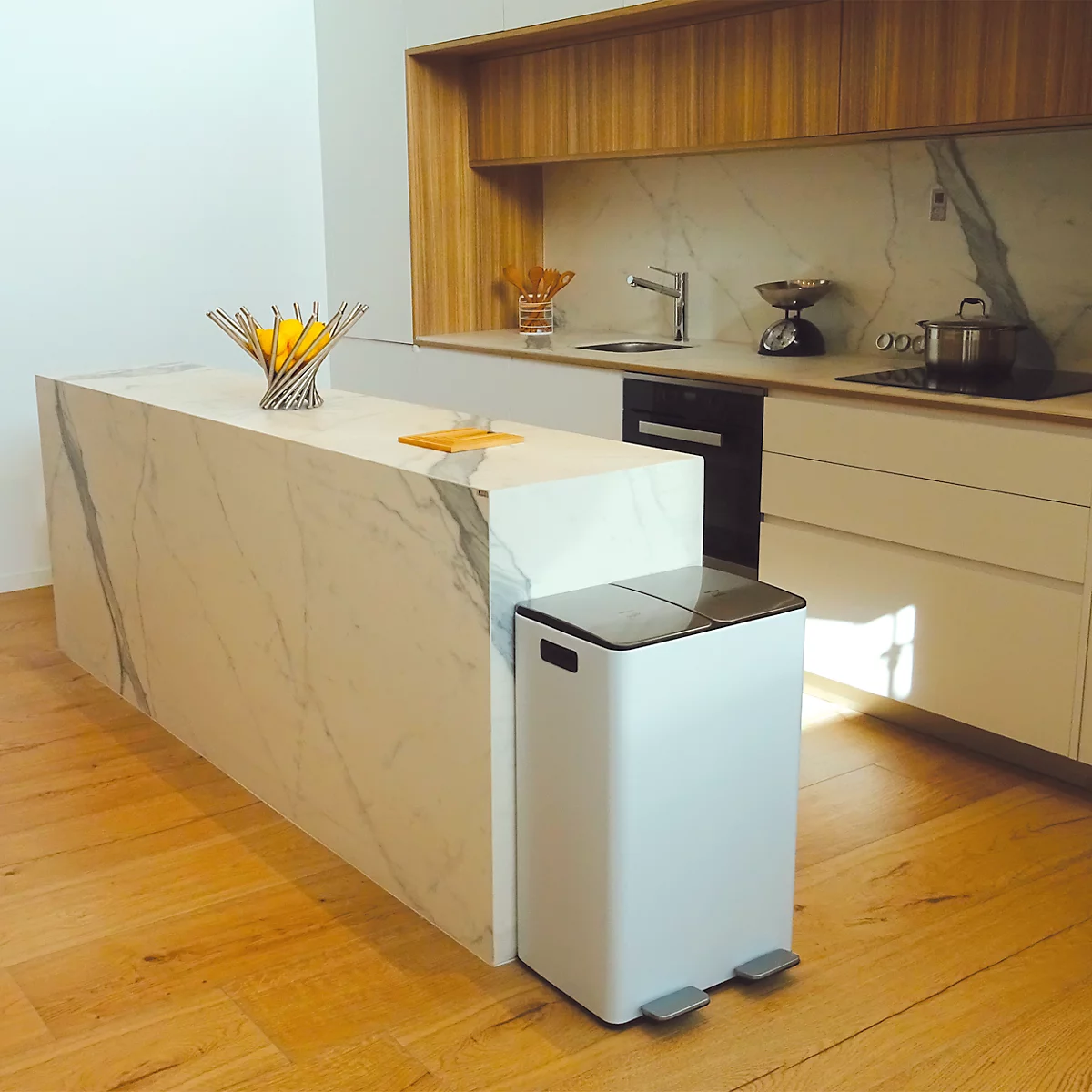 SPIRELLA Poubelle à pédale ALIYA, 2 x 30 litres, mécanisme à pédale, L 450 x l 300 x H 710 mm, mat/blanc