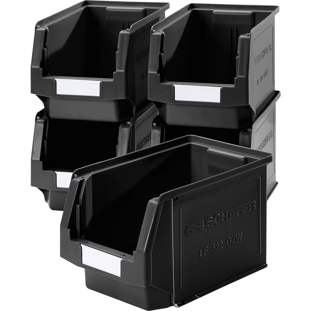 Six bacs en plastique noirs empilés, avec des étiquettes blanches et des lettrages.