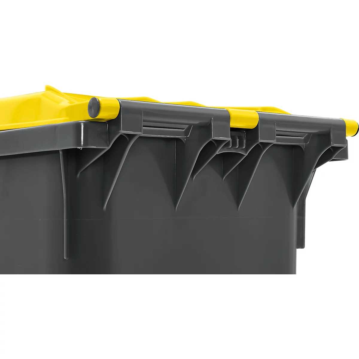 Gros plan d'une poubelle grise avec un couvercle jaune. Le détail montre les bords et les supports.