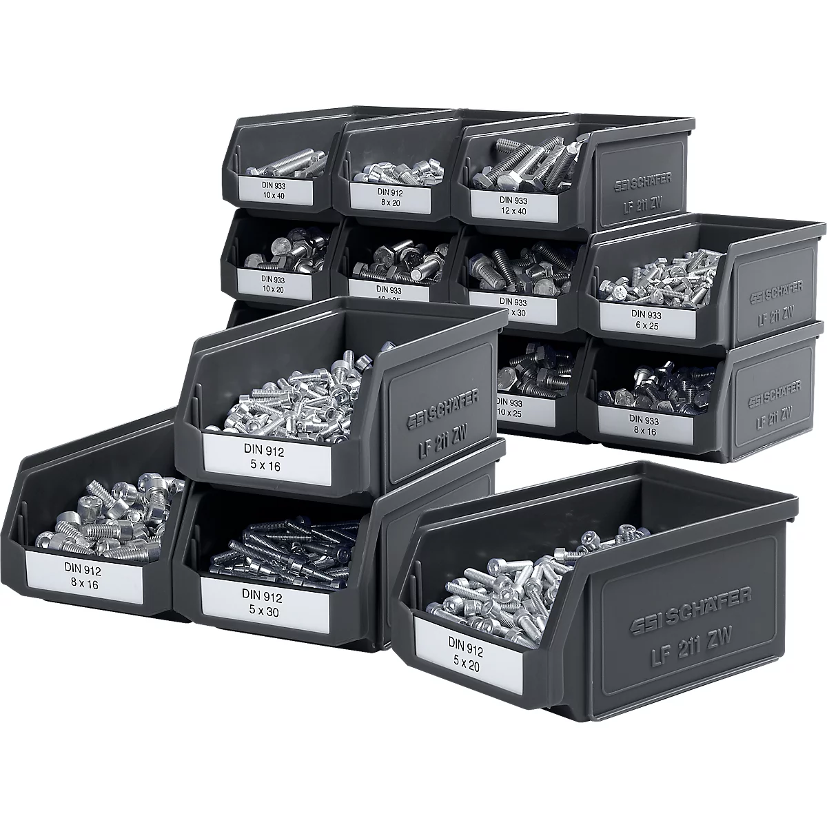 Graue Kunststoffbehälter mit Schrauben. Auf den Etiketten stehen Größenangaben. Stapelung, leicht schräg.